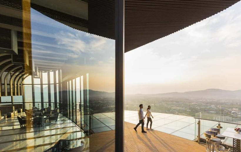 Hua Hin: Vana Nava Sky Bar Rooftop at Holiday Inn - Sharing dishes, drinks, and portion size