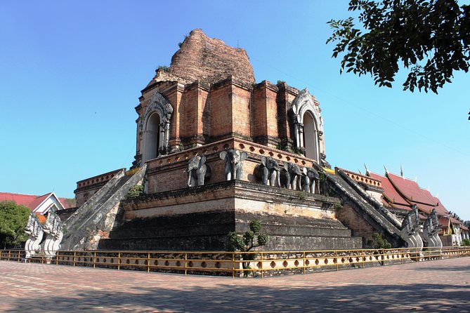 Iconic Half-Day Landmarks & Temples of Chiang Mai - Wat Phan Tao and Lanna teak craftsmanship