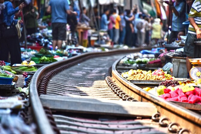Iconic Markets: Damnoen & Train Market Explore - A six-hour schedule that packs in two markets