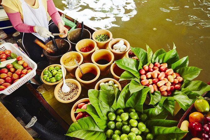 Iconic Markets: Damnoen & Train Market Explore - How the guide affects the morning