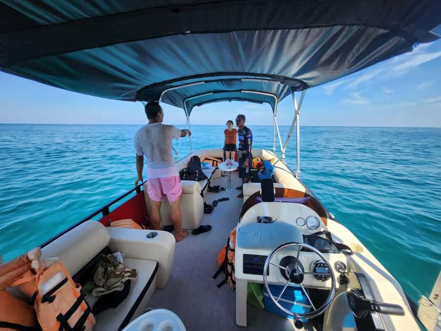 Khao Lak: Khao Na Yak Sightseeing & Snorkeling Small Group - Boarding the pontoon speedboat