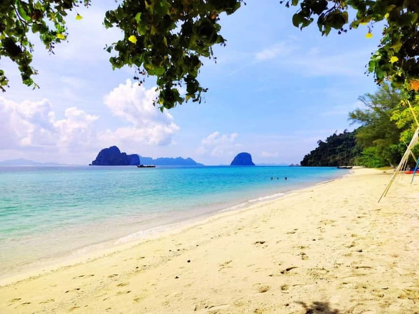 Ko Lanta: 4 Islands Snorkeling Tour by Longtail Boat - Swimming through Emerald Cave on Koh Muk