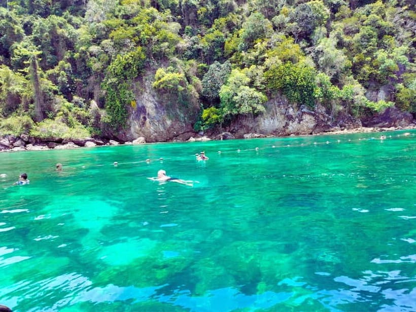 Ko Lanta: 4 Islands Snorkeling Tour by Longtail Boat - Group size, guiding, and the pace of the day
