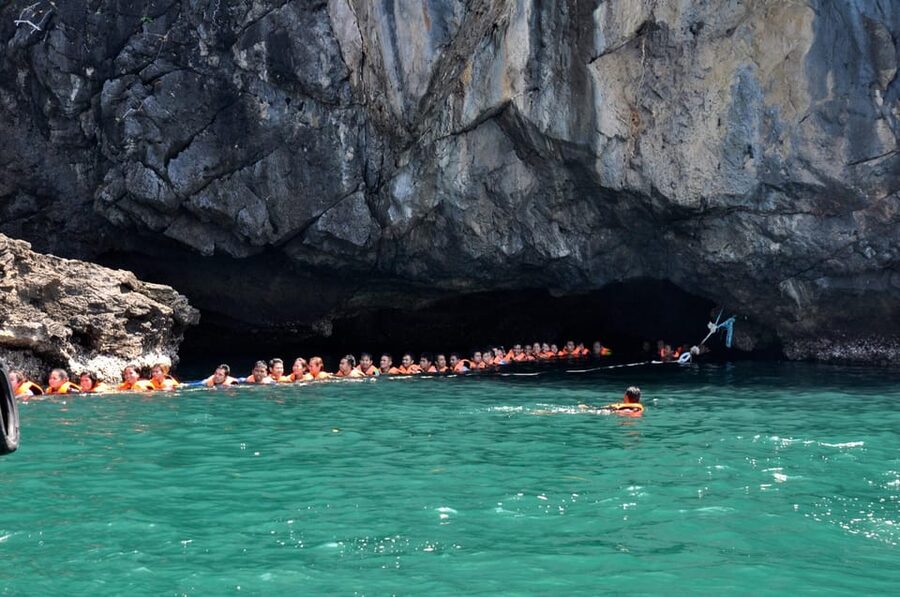 Ko Lanta: Emerald Cave and 4 Islands Tour by Longtail Boat - Koh Ngai gives you two hours to slow down