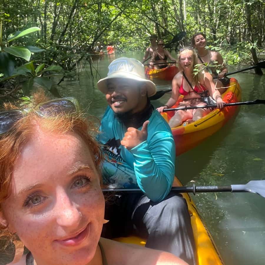 Ko Lanta: HALF DAY EXPLORE MANGROVE KAYAKING TOUR AND LUNCH - Paddling through the mangrove channels
