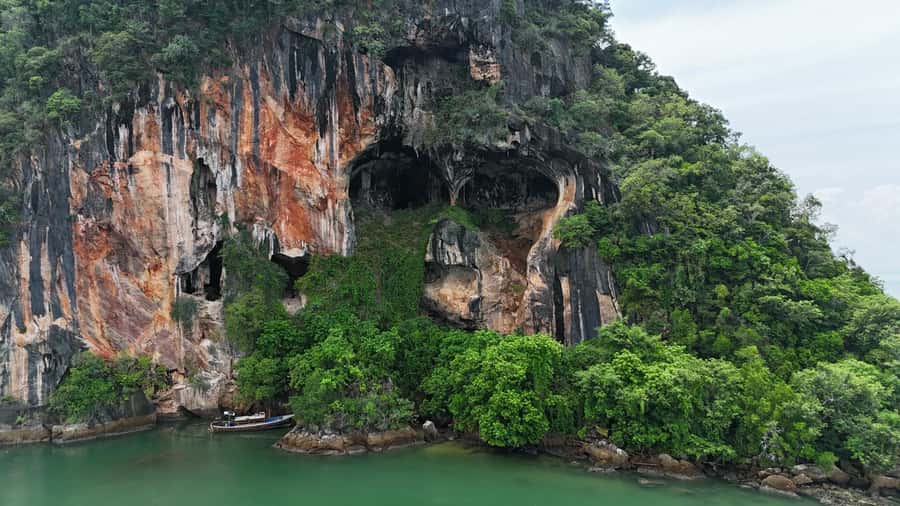 Ko Lanta: Half-Day Kayaking Koh Phee & Koh Talabeng 2 Caves - A four-hour route from mangroves to limestone caves