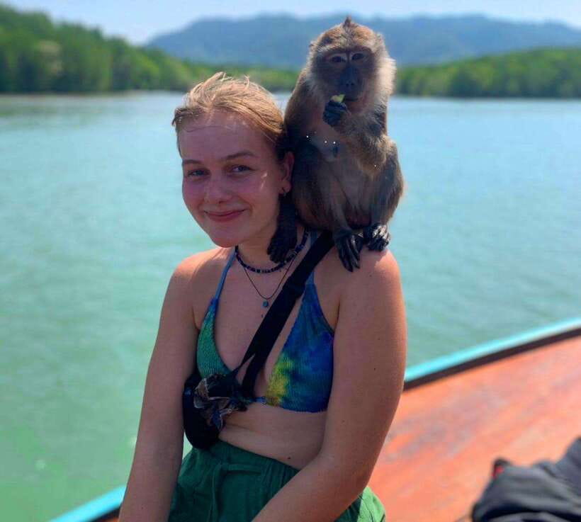 Ko Lanta: Kayak and Long-Tail Boat Nature and Wildlife Tour - Koh Talabeng: the tour’s best active stop