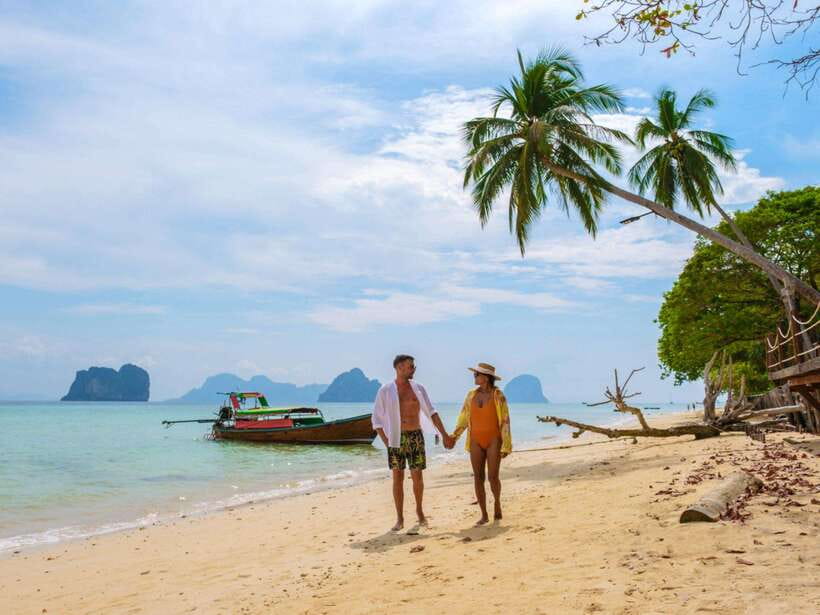 Ko Lanta: Kayak and Long-Tail Boat Nature and Wildlife Tour - Koh Phee and its skull-shaped rocks