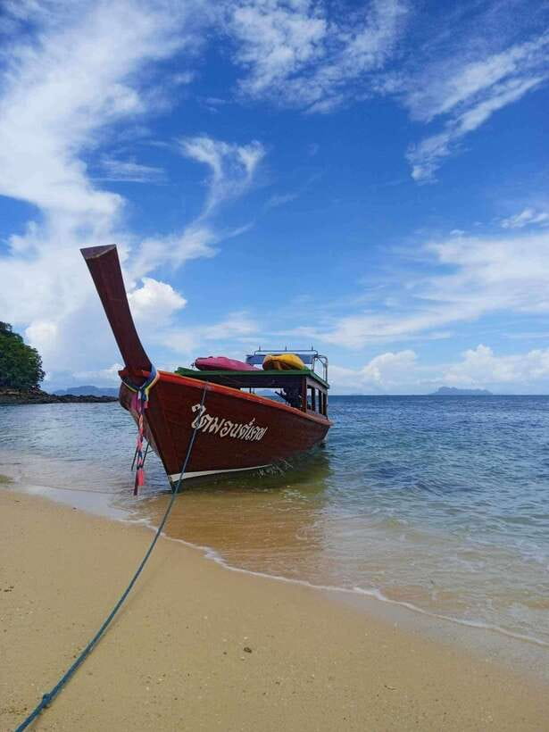 Ko Lanta: Ko Aung, Ko Phee Ghost Cave Island, Talabeng Kayak - Talabeng Island is the active center of the morning