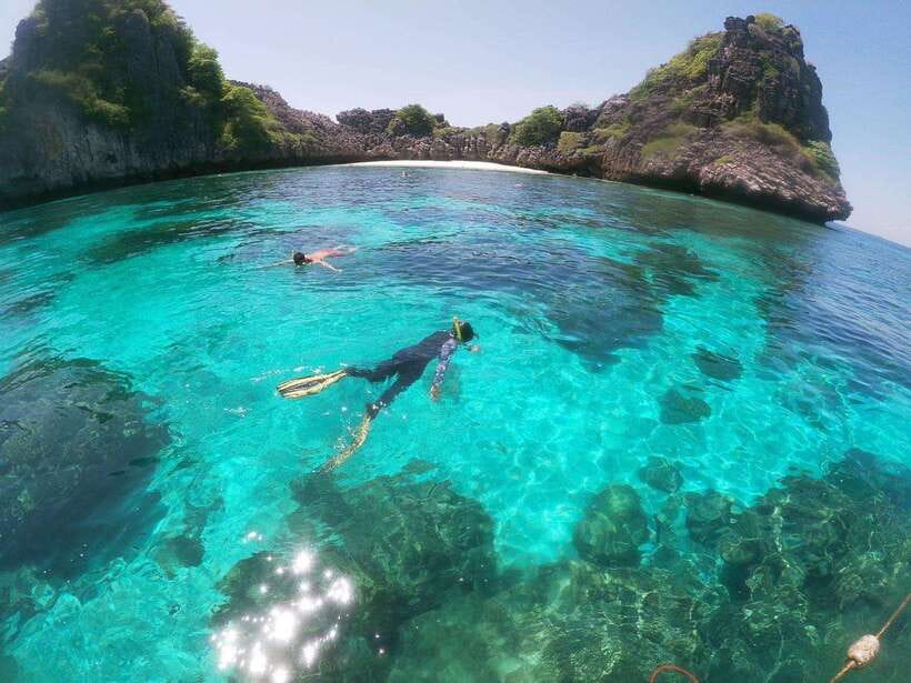 Ko Lanta: Snorkeling Adventure Tour to Koh Rok and Koh Haa - Hotel pickup, Saladan Pier, and the morning start