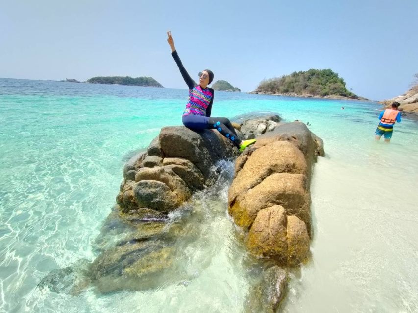 Ko Lipe: Outside Zone Snorkeling Trip by Longtail Boat - Kam Nan Beach and Dong Island: calm water and sea anemones