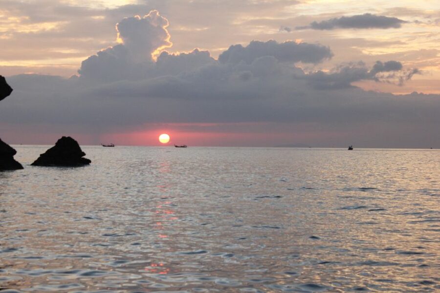 Ko Phi Phi Don: Speedboat Day Trip with Shark Snorkeling - Pileh Lagoon gives you a calm-water pause