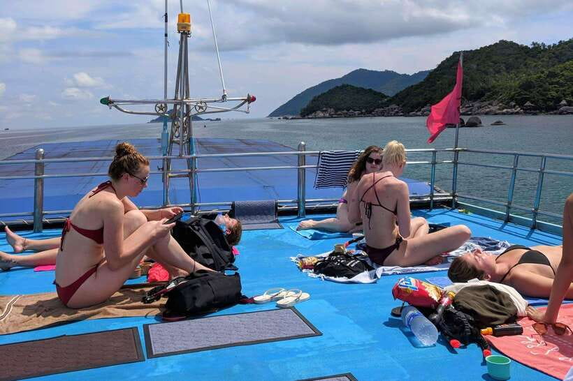 Ko Tao: Morning Trip to Ko Nangyuan’s Serene Oasis by Oxygen - Lunch on the Oxygen while Koh Tao comes into view