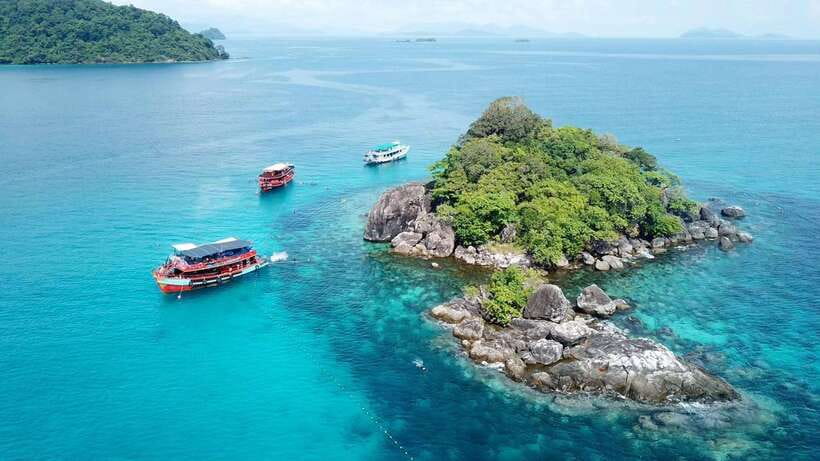 Koh Chang: 3 or 4 Islands Snorkel & Beach Tour by Big Boat - Choosing between three islands and four