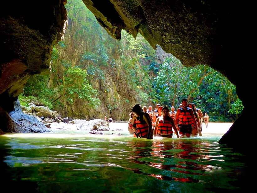 Koh Lanta: 4 Islands and Emerald Cave Snorkeling Trip - The speedboat rides and the cost of comfort