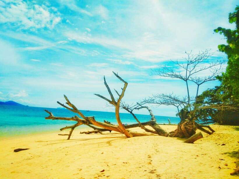 Koh Lanta: 4 Islands and Emerald Cave Snorkeling Trip - Swimming through Koh Muk’s Emerald Cave
