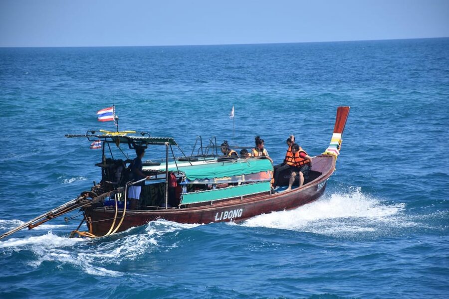 Koh Lanta: 4 Islands and Emerald Cave Tour by Longtail Boat - A full day among Koh Lanta’s southern islands