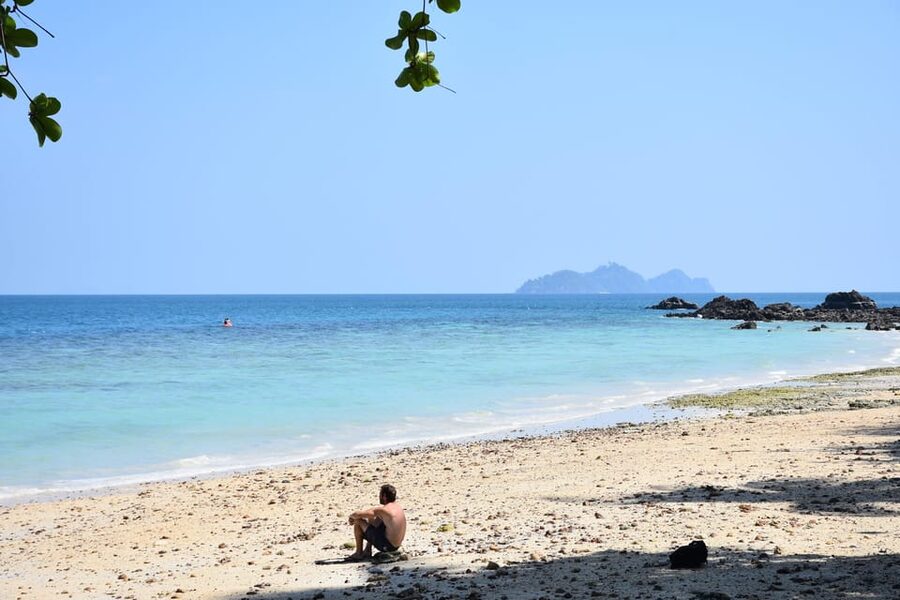 Koh Lanta: 4 Islands and Emerald Cave Tour by Longtail Boat - Should you book the Koh Lanta four-island tour?