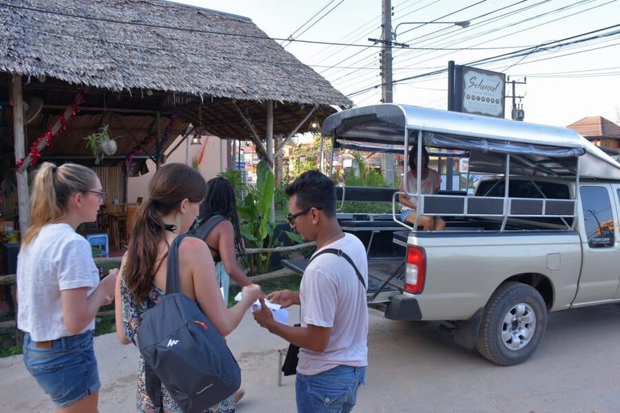 Koh Lanta: 4 Islands and Emerald Cave Tour by Longtail Boat - The longtail boat ride from Lanta Old Town