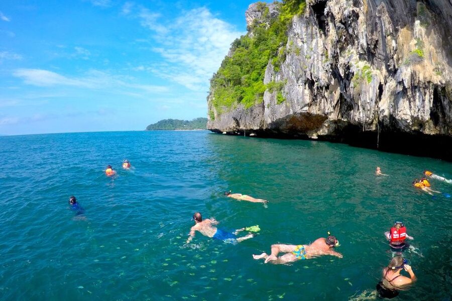 Koh Lanta: 4 Islands, Emerald Cave & Koh Kradan by Speedboat - Koh Kradan gives you the longest beach break