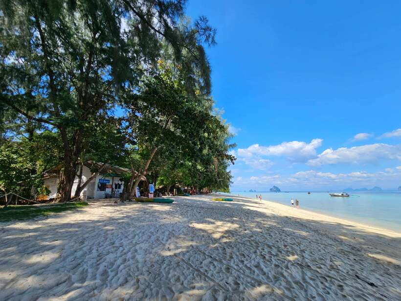 Koh Lanta: 4 Islands Tour by Speedboat with Snorkeling - Crowds are the biggest value question