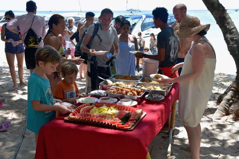 Koh Lanta: Adventure Sea Tour to Koh Rok and Koh Haa - Koh Haa and the first snorkeling stop