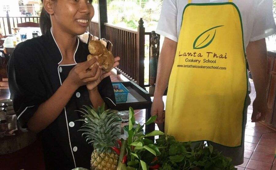 Koh Lanta: Evening Course at Lanta Thai Cookery School - Choosing four dishes from a changing menu