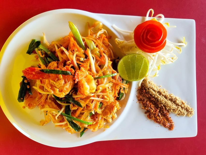Koh Lanta: Evening Course at Lanta Thai Cookery School - Eating the food as you go