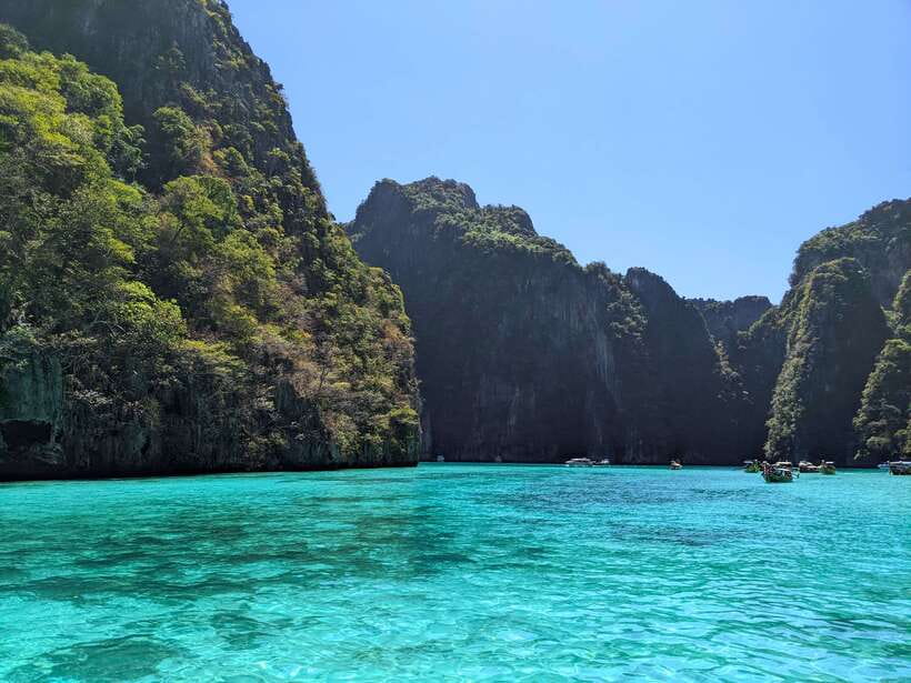 Koh Lanta: Phi Phi Islands Tour w/ Maya Bay, Snorkel & Lunch - The guides and the group experience