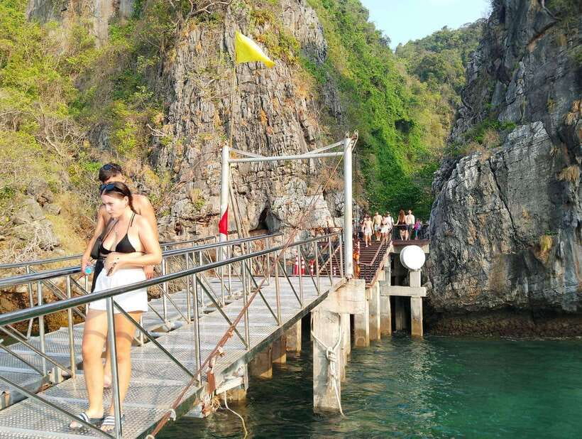 Koh Lanta: Tin's Speedboat Odyssey to Bamboo Island & Beyond - Snorkeling around Phi Phi Don