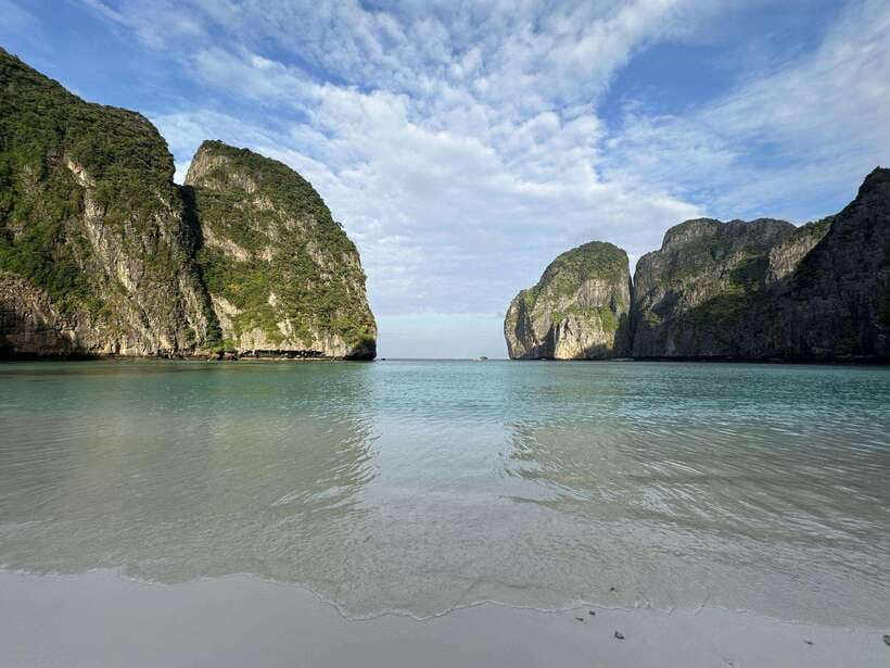Koh Phi Phi: Maya Bay Private Longtail Boat Tour - Loh Samah Bay and the limestone walls