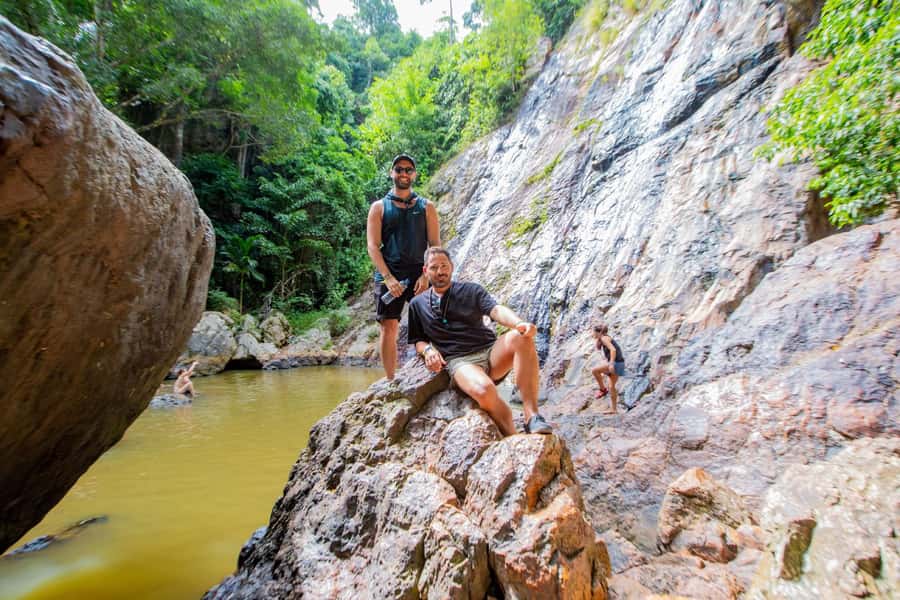 Koh Samui City Tour with Cultural and Scenic Highlights - Paying respects at Khunaram Temple
