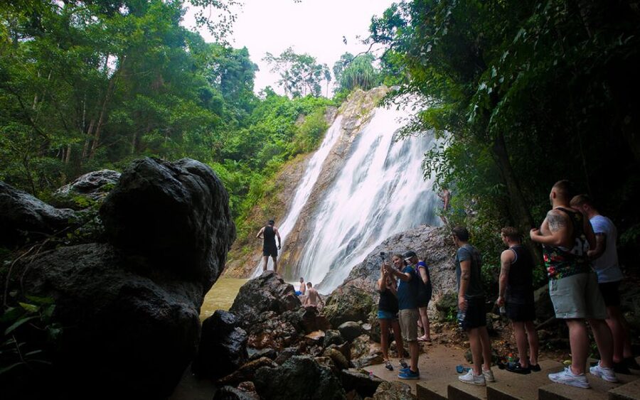 Koh Samui: Half-Day Highlights Tour with Hotel Transfers - Kunaram Temple brings the tour back to quiet reflection