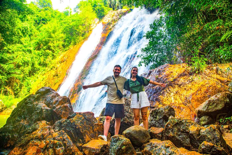 Koh Samui: Half-Day Island Highlights Tour with Hotel Pickup - Wat Plai Laem and the island’s Chinese influence