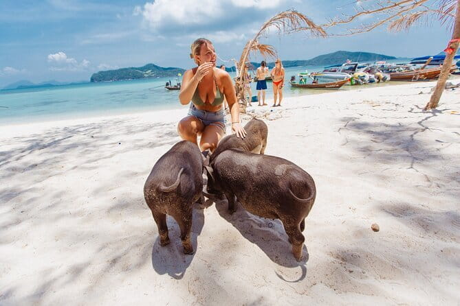 Koh Samui: Island Hopping Adventure in Coral and Pig Island - Lunch near the beach is better than a rushed box meal