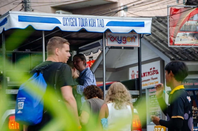 Koh Tao: First Light Snorkel Adventure with Oxygen Tours - What lunch onboard is really like