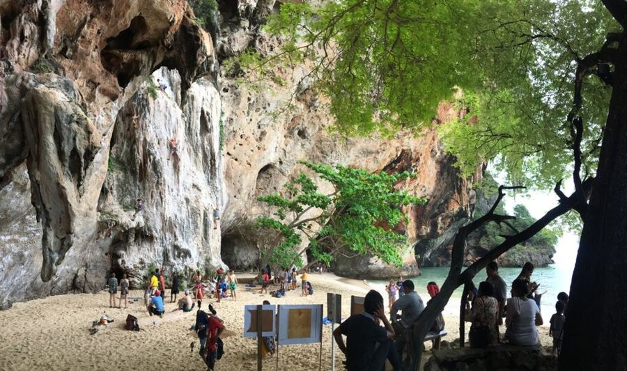 Krabi: 4 Islands Day Trip by Speedboat Including Lunch Box - Guides, group mood, and the practical details