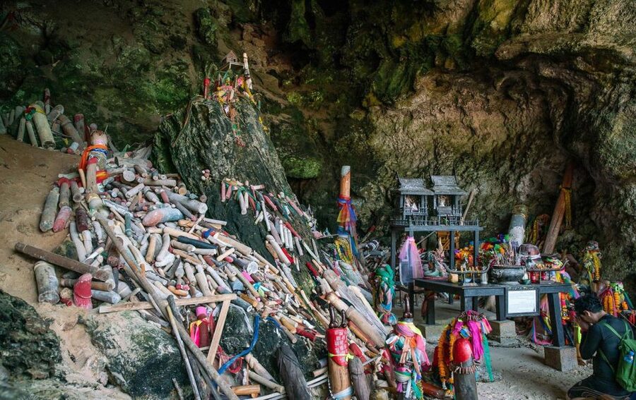 Krabi: 4 Islands & Krabi's Separated Sea Longtail Boat Tour - Who should book this tour?