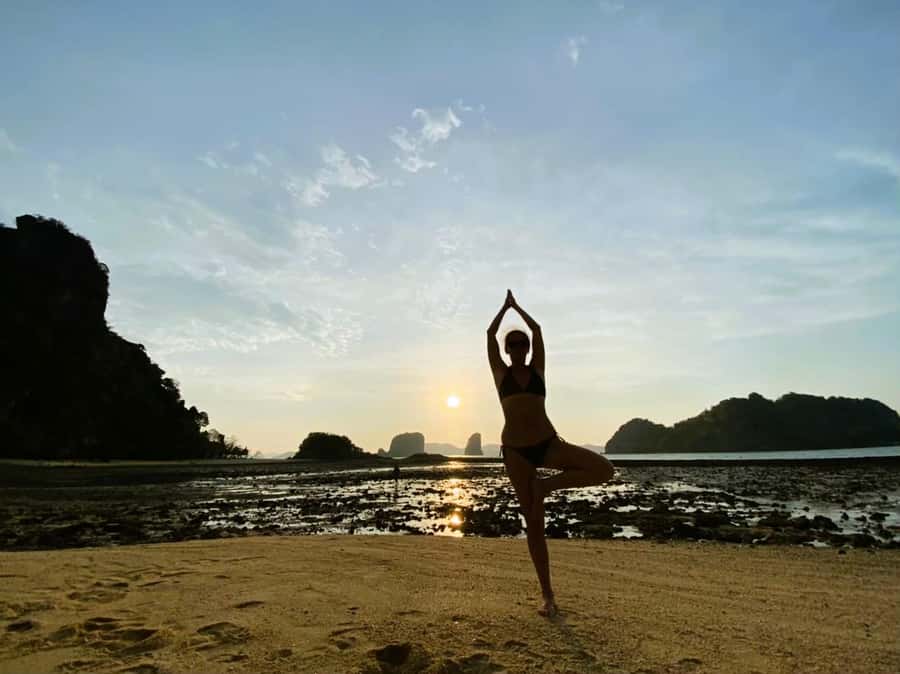 Krabi: Bioluminescent Plankton, Snorkeling & Sunset Tour - Tup Island and the sandbar between beaches