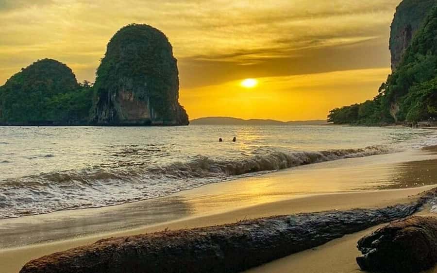 Krabi: Bioluminescent Plankton, Snorkeling & Sunset Tour - The final snorkeling stop near Ao Nang