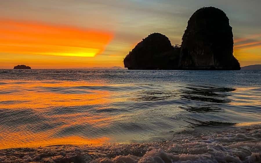 Krabi: Bioluminescent Plankton, Snorkeling & Sunset Tour - Swimming with plankton after dark