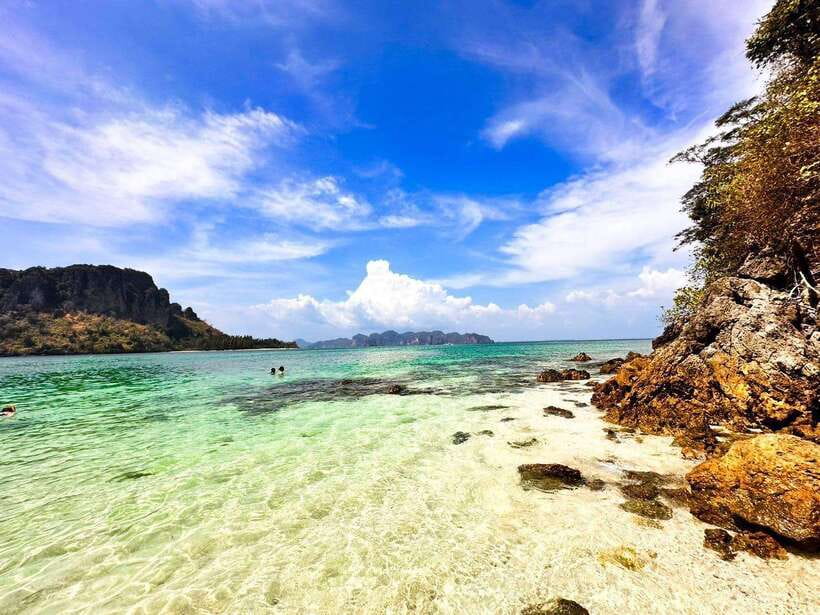 Krabi:Day Trip 4 Islands by Premium Longtail Boat with Lunch - Koh Poda: beach lunch with a famous cliff view