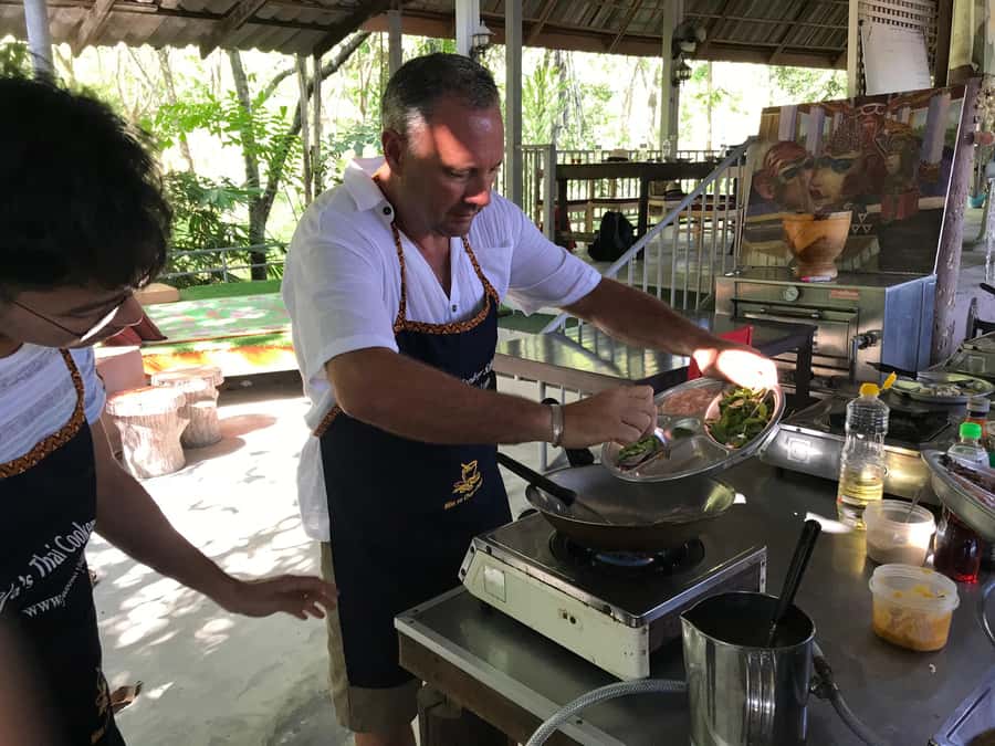 Krabi: Evening Thai Cooking Class at Ya's Cookery - Choosing fresh ingredients and your four dishes