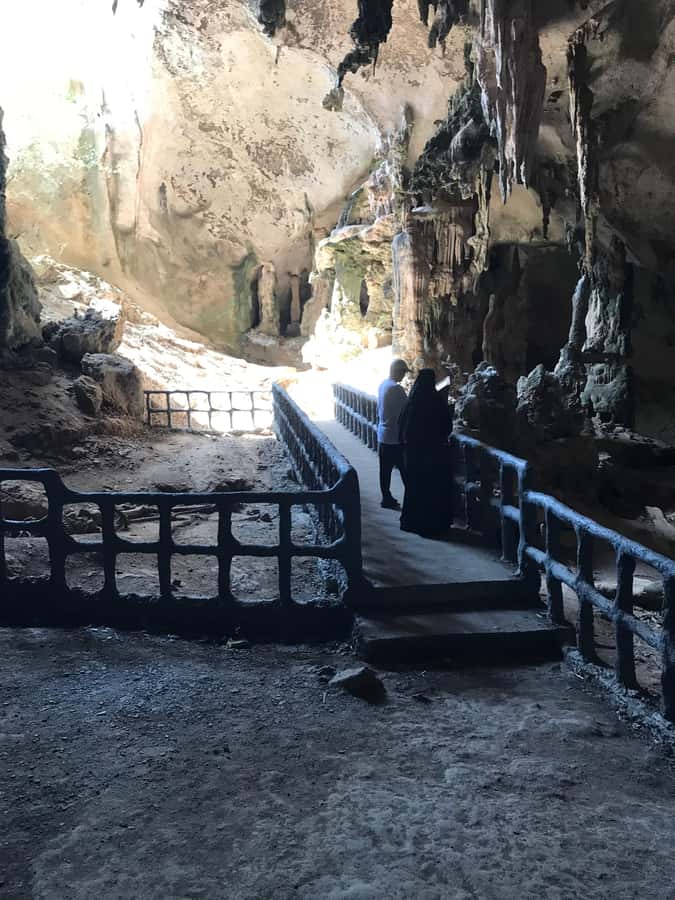 Krabi: Half-Day Mangrove Boat Trip And Khao Khanap Nam Cave - How the guide affects the experience