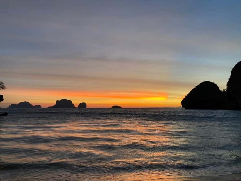 Krabi: Hong Island & Ko Pak Bia Tour with Sunset Dinner - Hong Lagoon: a short visit shaped by the tide