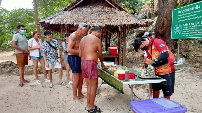 Krabi: Hong Island Longtail Boat & Kayak Tour w Buffet Lunch - Kayaking into Hong Lagoon
