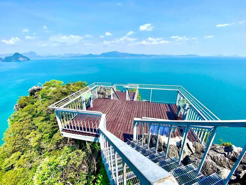 Krabi: Hong Island Longtail Boat & Kayak Tour w Buffet Lunch - The viewpoint and the best island panorama
