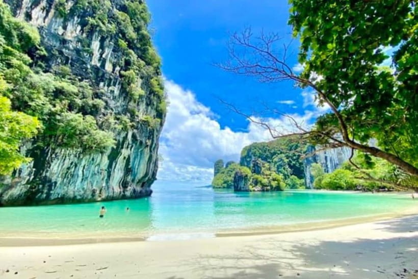 Krabi: Hong Island with Kayaking by speedboat - Hong Lagoon, a dramatic first stop