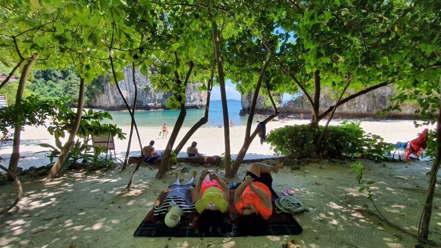 Krabi: Hong Islands Day Trip by Speedboat with Lunch - Why Hong Island deserves the long stop