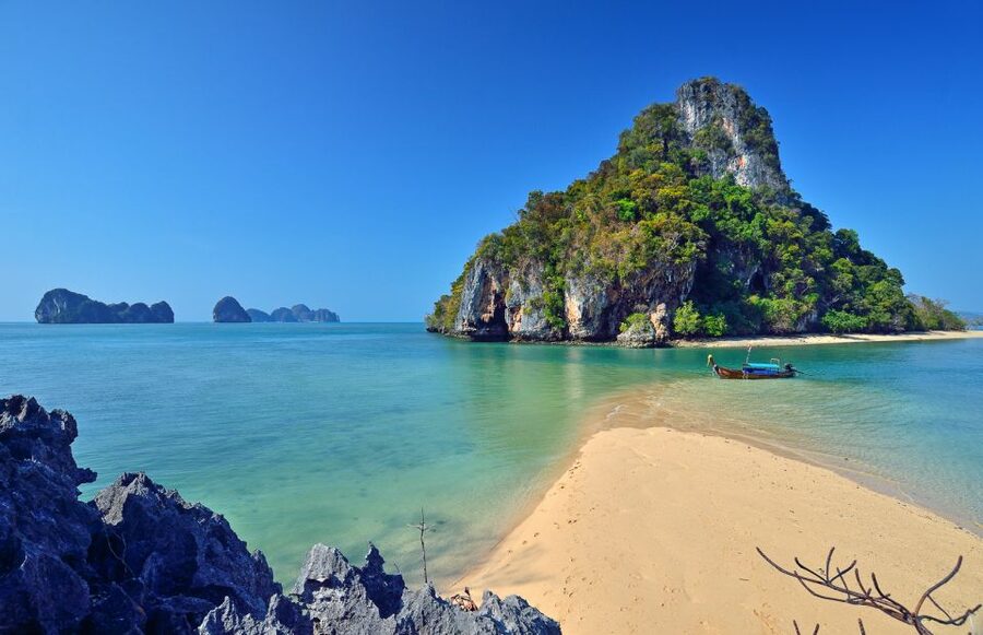 Krabi: Hong Islands Snorkeling with Lunch by Longtail Boat - Lunch on the beach keeps the day simple